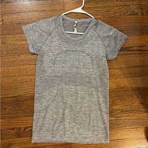 Women’s Lululemon Run Swiftly Tech Short Sleeve Shirt | size 10